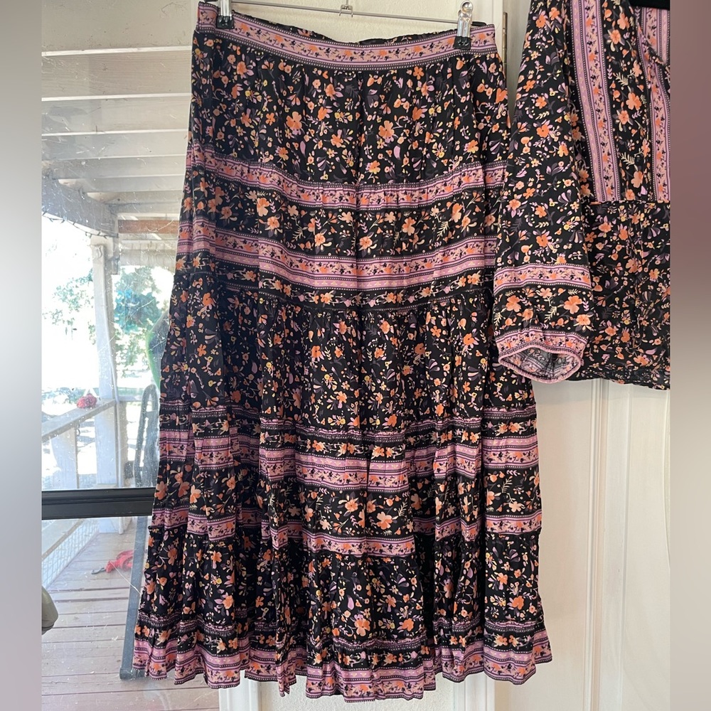 Arnhem Bloom Blouse and Midi Skirt Set in Nightshade floral black  medium Euc - Picture 5 of 11